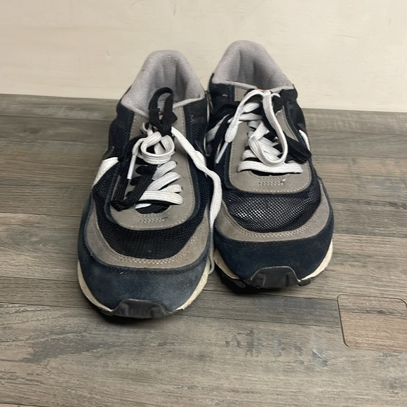 Nike sneakers, white and black used size 11 - Picture 2 of 6